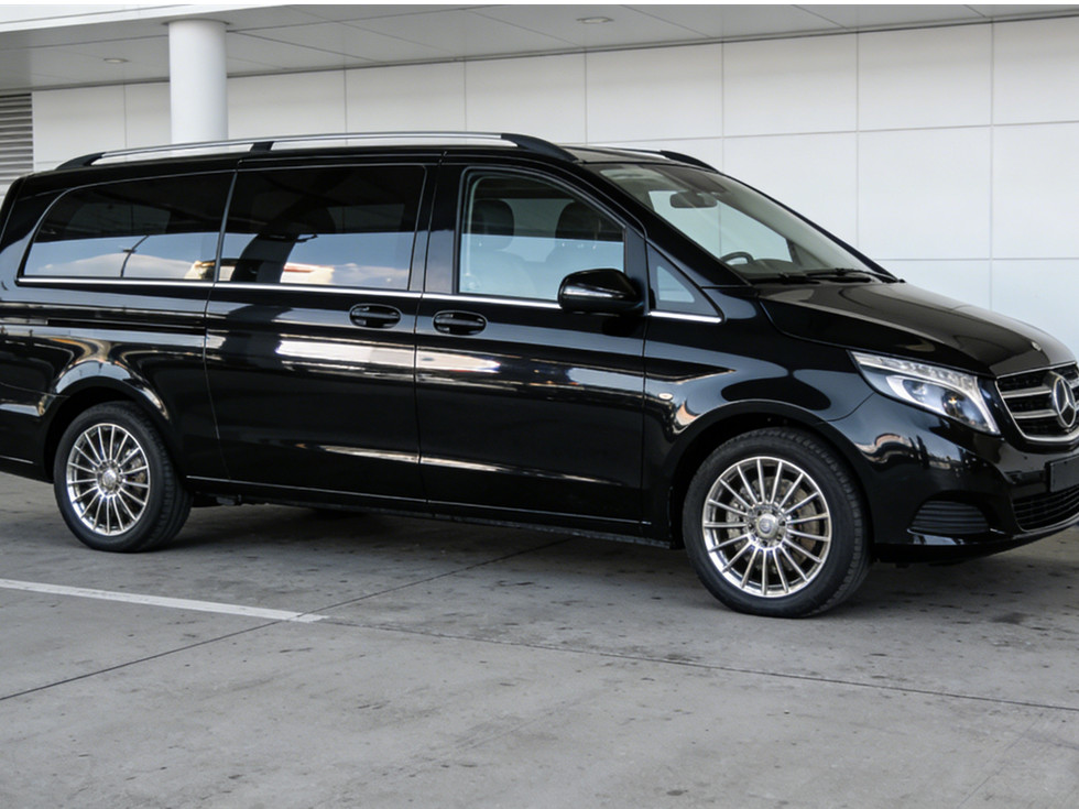 機(jī)場高鐵接送專用車